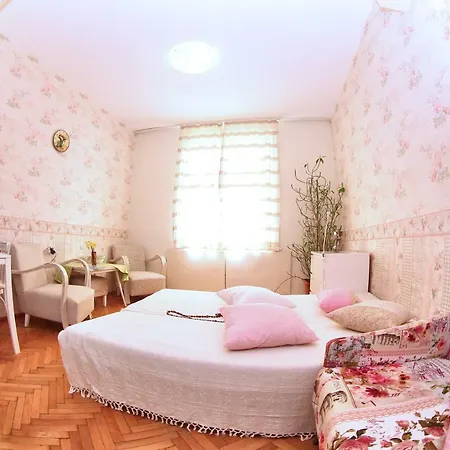 Romantic Vintage Studio July Morning *