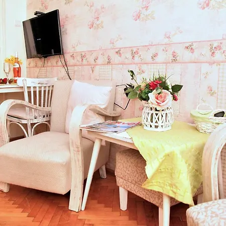 Romantic Vintage Studio July Morning Apartament