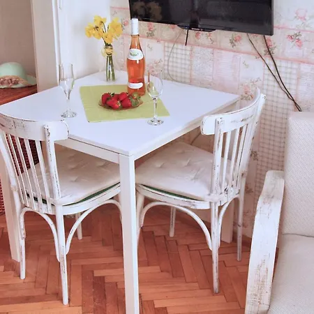 Apartament Romantic Vintage Studio July Morning *