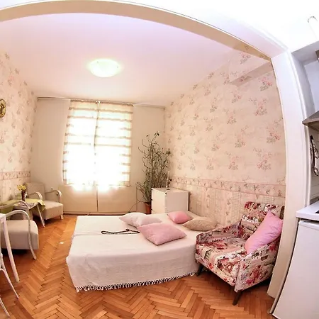 Romantic Vintage Studio July Morning Apartament